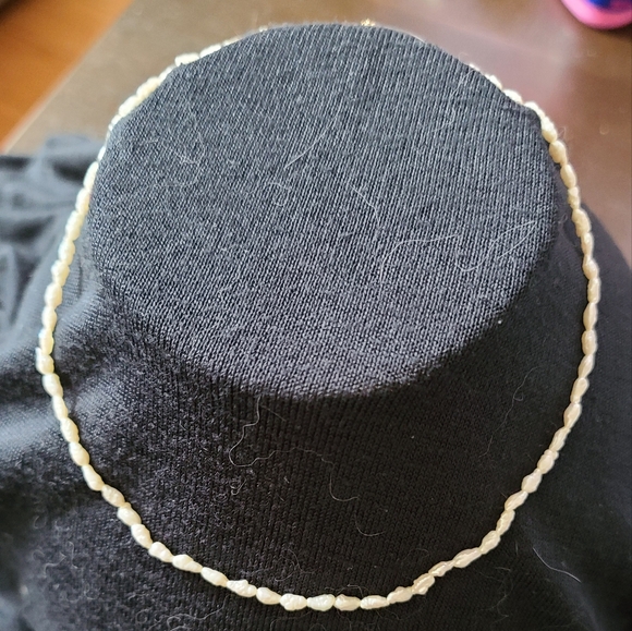 Natural fresh water Pearl necklace and earrings set - Picture 2 of 5